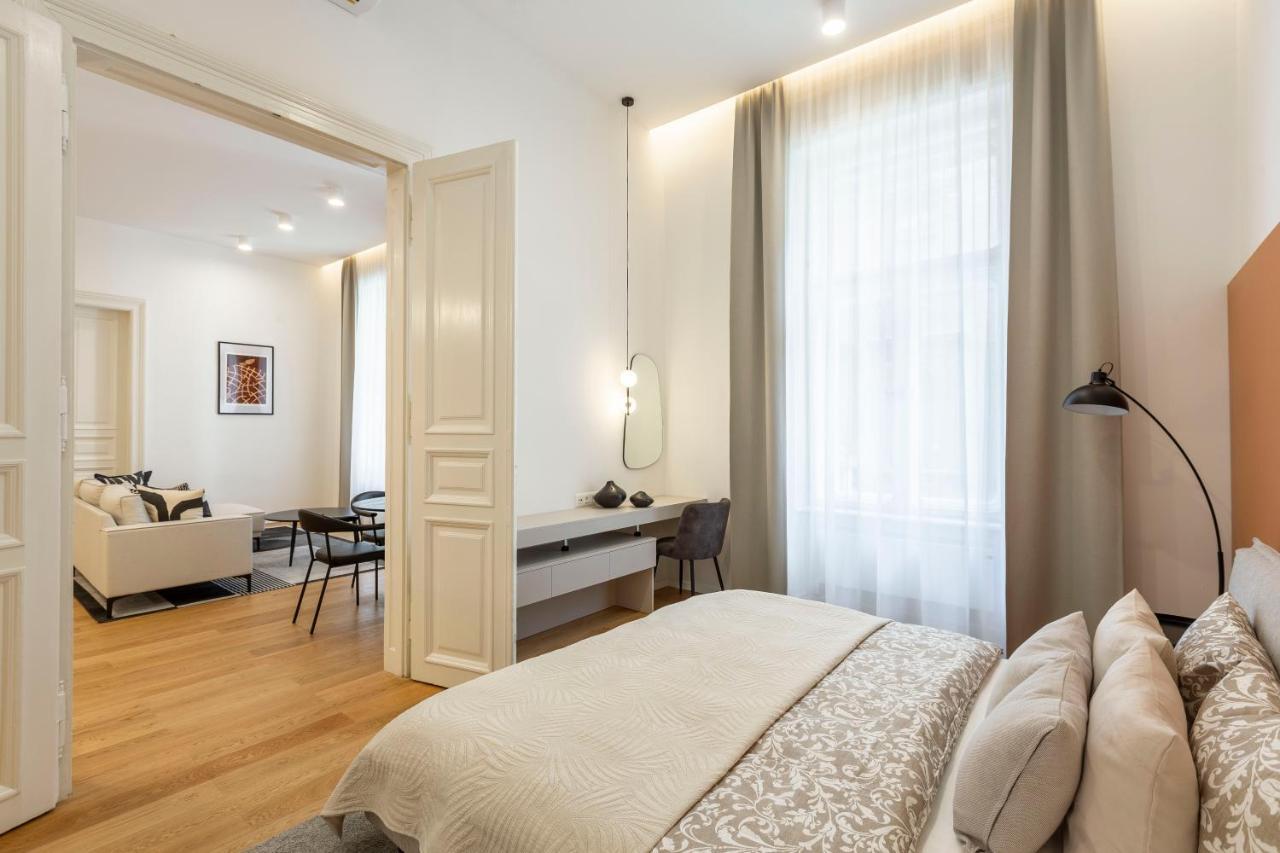 Luxurious Minimalist Residence With Sauna By Prestige Homes บูดาเปสต์ ภายนอก รูปภาพ