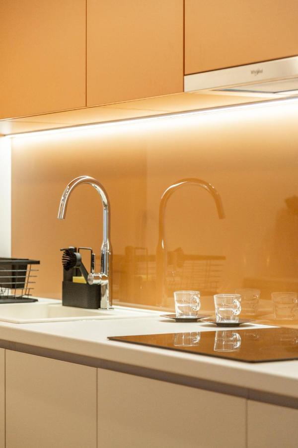 Luxurious Minimalist Residence With Sauna By Prestige Homes บูดาเปสต์ ภายนอก รูปภาพ