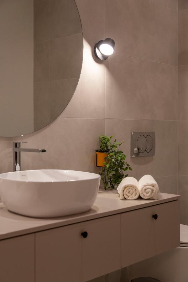 Luxurious Minimalist Residence With Sauna By Prestige Homes บูดาเปสต์ ภายนอก รูปภาพ