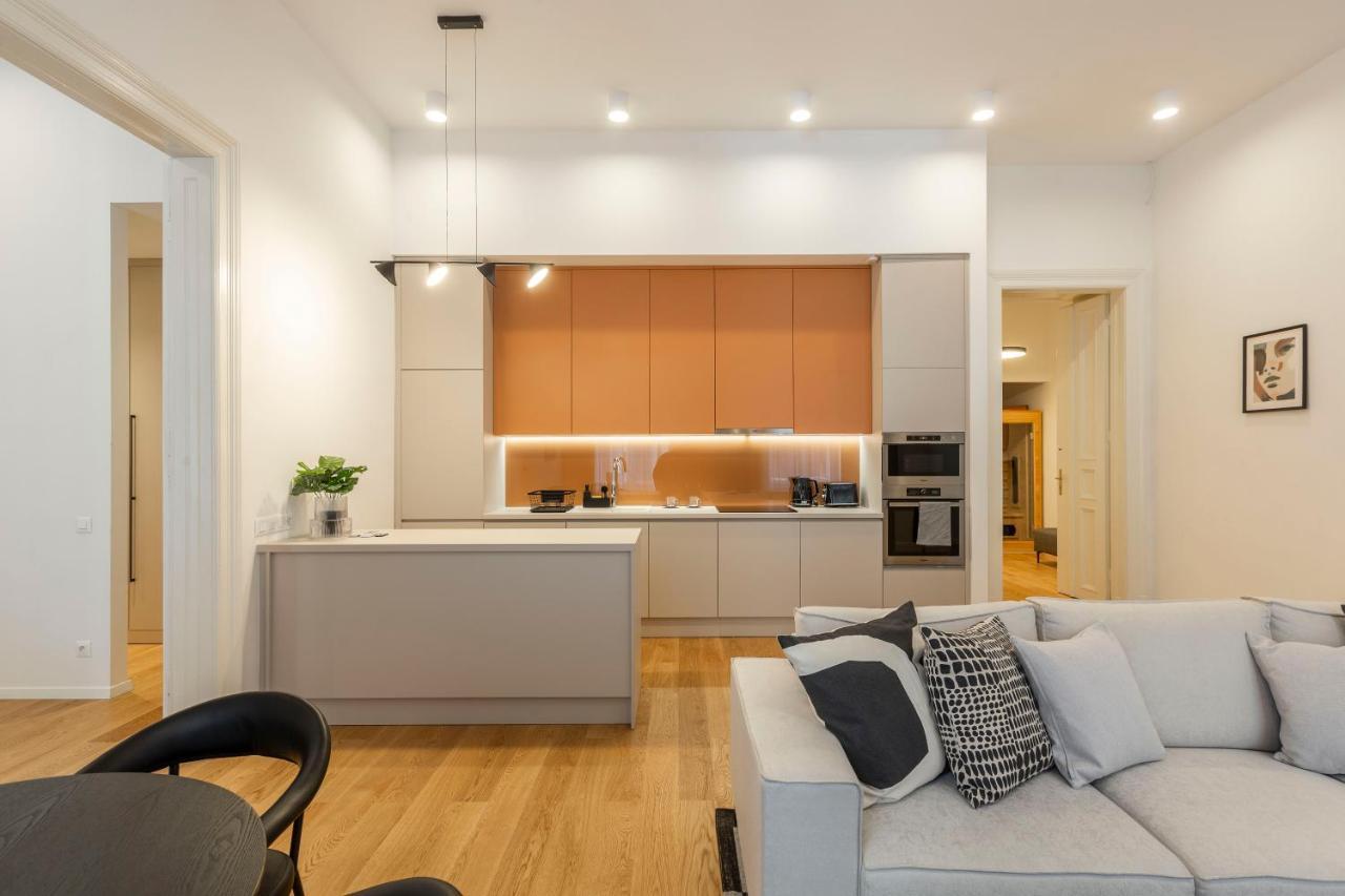 Luxurious Minimalist Residence With Sauna By Prestige Homes บูดาเปสต์ ภายนอก รูปภาพ