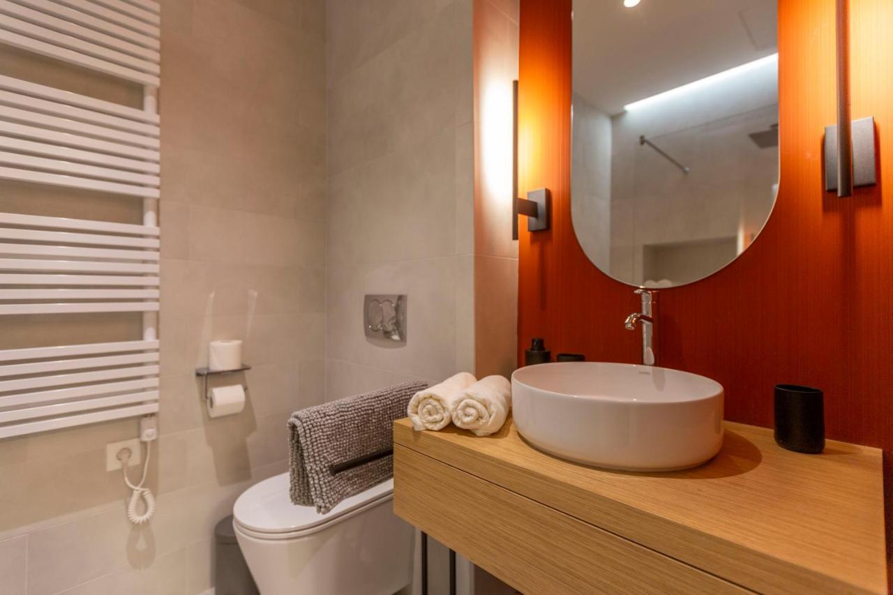 Luxurious Minimalist Residence With Sauna By Prestige Homes บูดาเปสต์ ภายนอก รูปภาพ