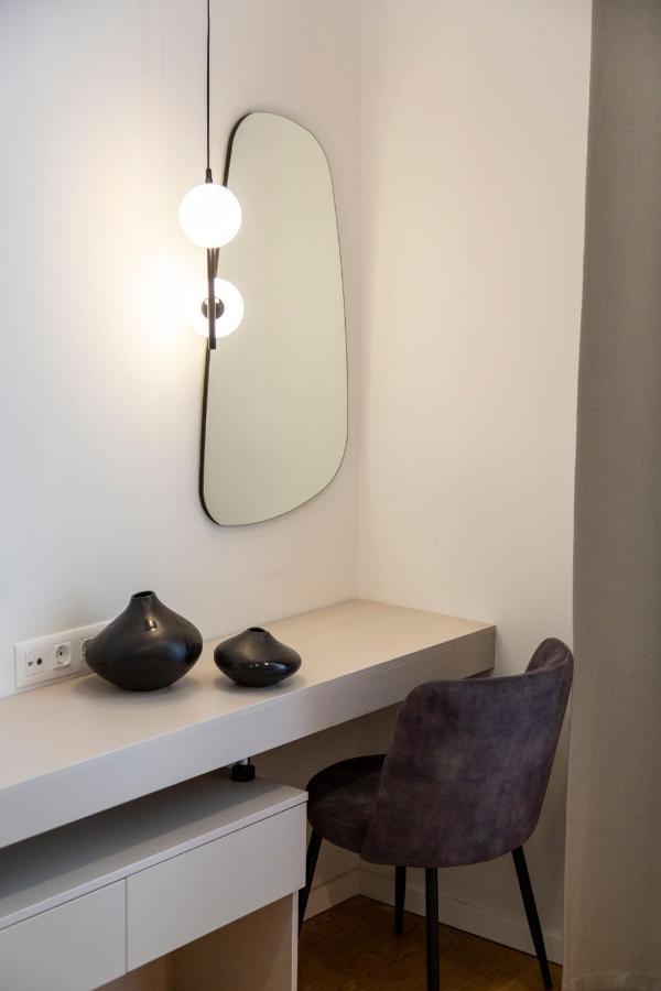 Luxurious Minimalist Residence With Sauna By Prestige Homes บูดาเปสต์ ภายนอก รูปภาพ