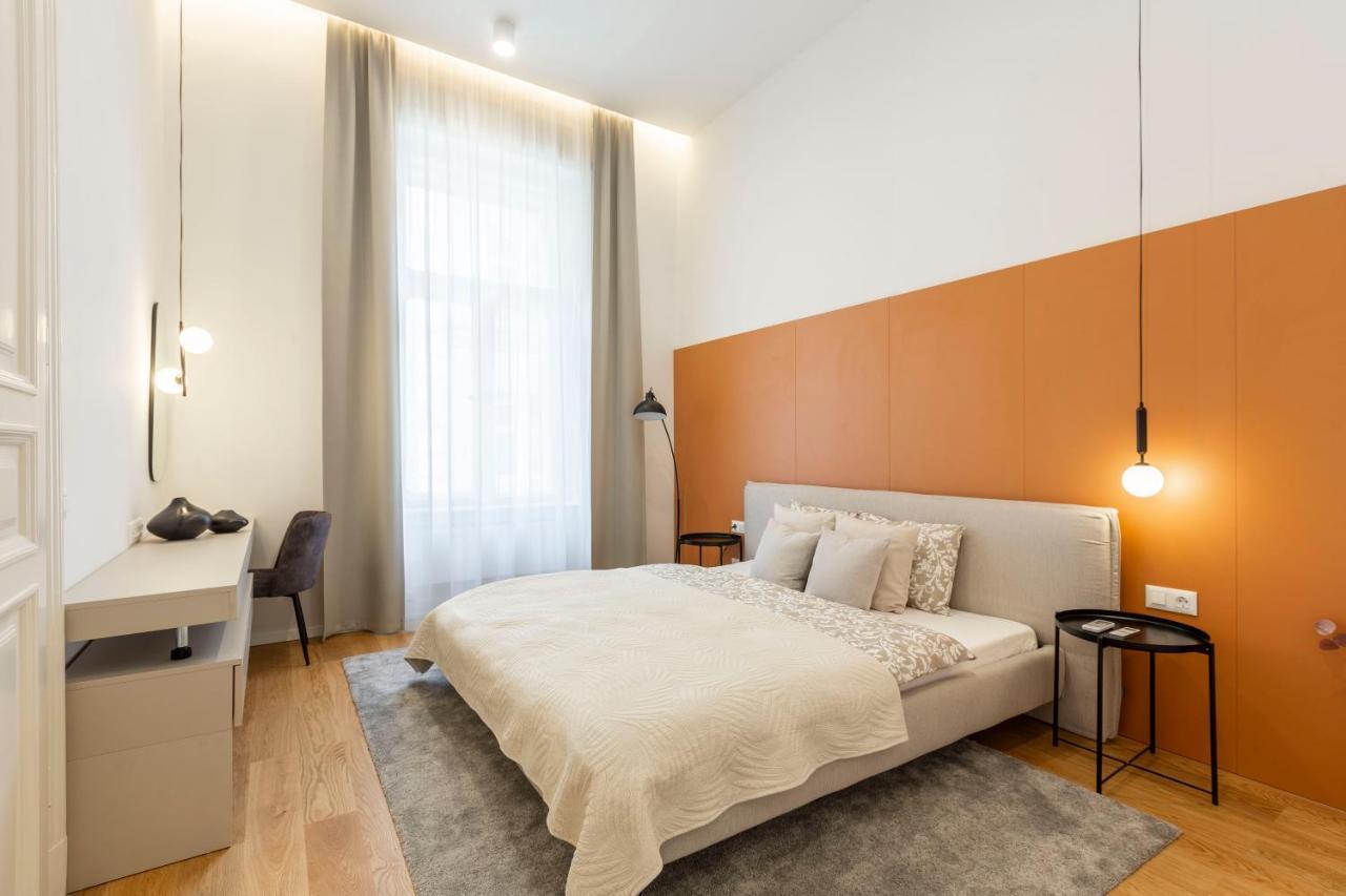 Luxurious Minimalist Residence With Sauna By Prestige Homes บูดาเปสต์ ภายนอก รูปภาพ