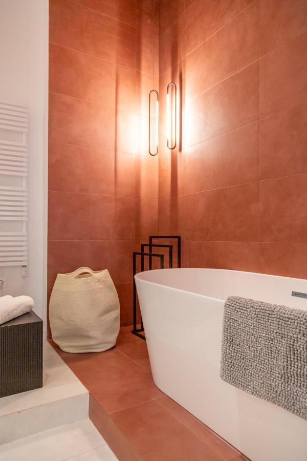 Luxurious Minimalist Residence With Sauna By Prestige Homes บูดาเปสต์ ภายนอก รูปภาพ