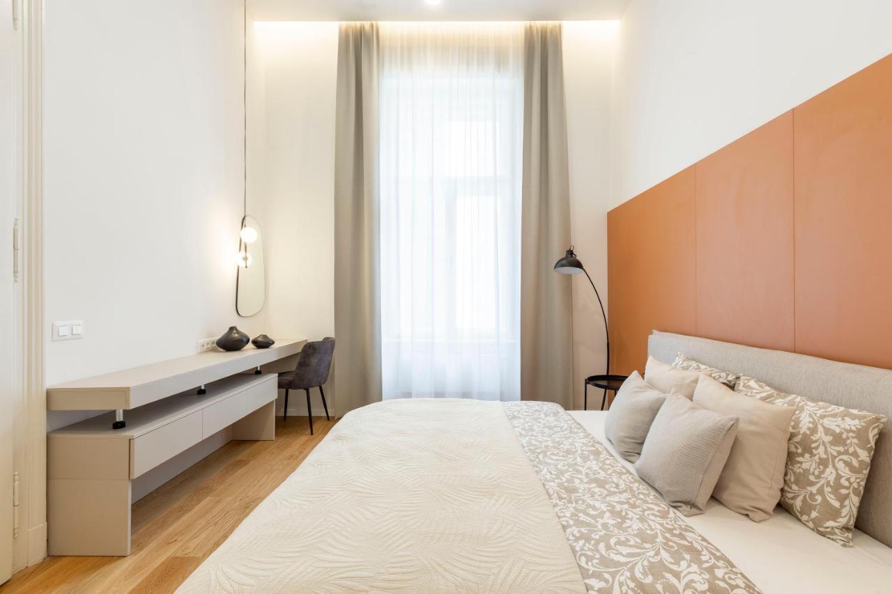 Luxurious Minimalist Residence With Sauna By Prestige Homes บูดาเปสต์ ภายนอก รูปภาพ