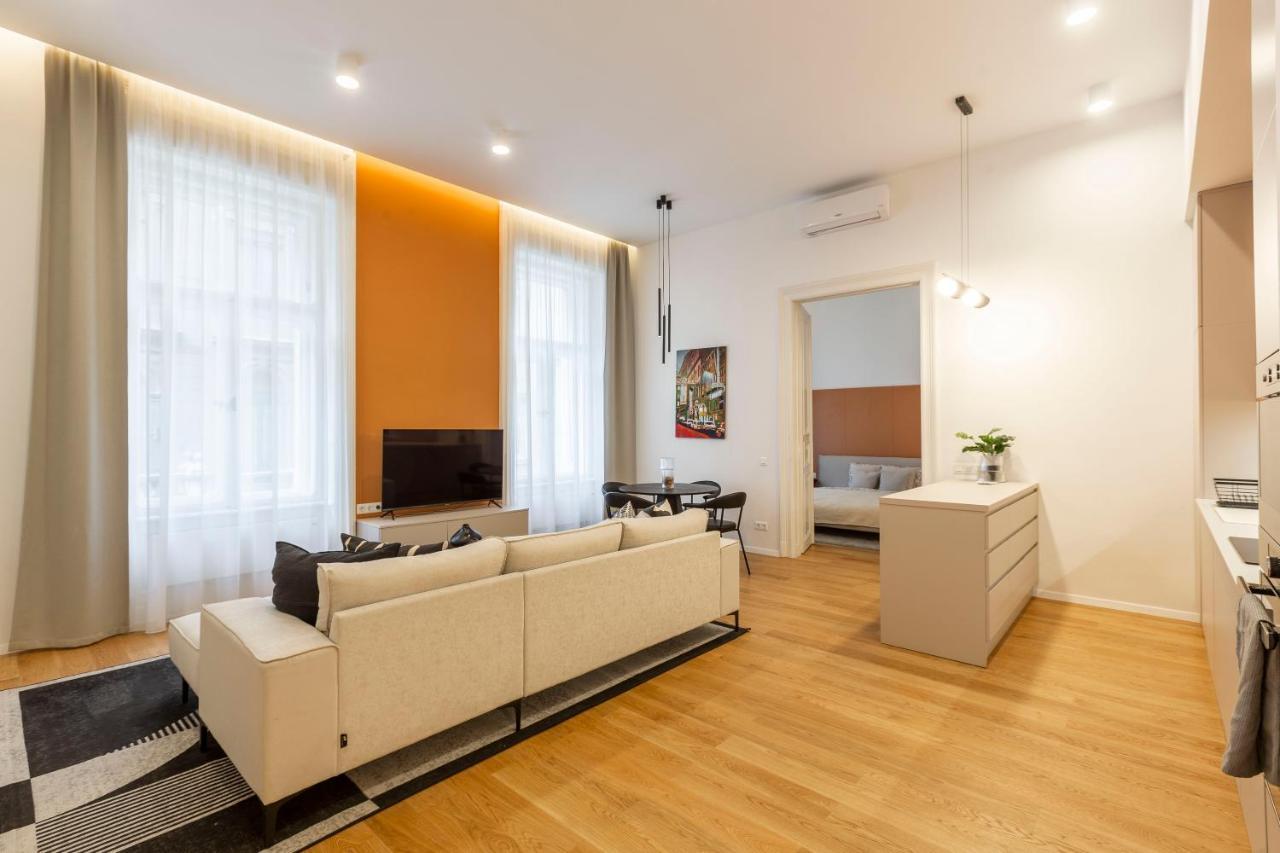 Luxurious Minimalist Residence With Sauna By Prestige Homes บูดาเปสต์ ภายนอก รูปภาพ